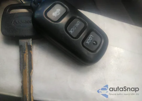 2004 Toyota Camry Le z USA, uszkodzony, nr VIN 4T1BE32K54U809675